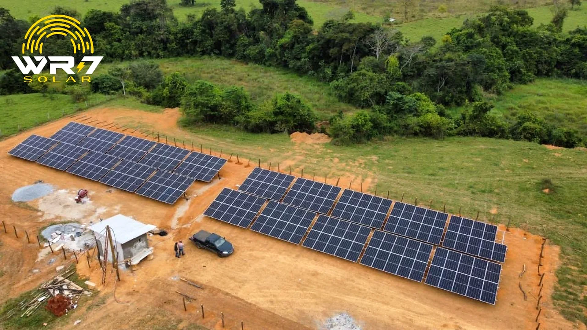 Usina fotovoltaica instalada no solo em propriedade rural